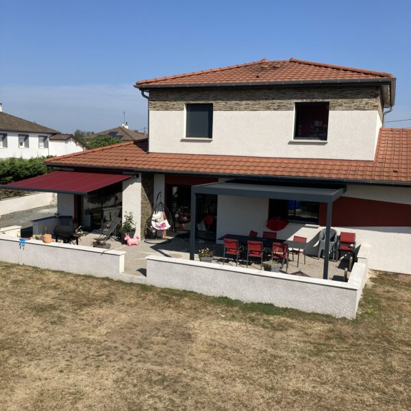 Mise en crépis avec installation pergola bioclimatique & store banne